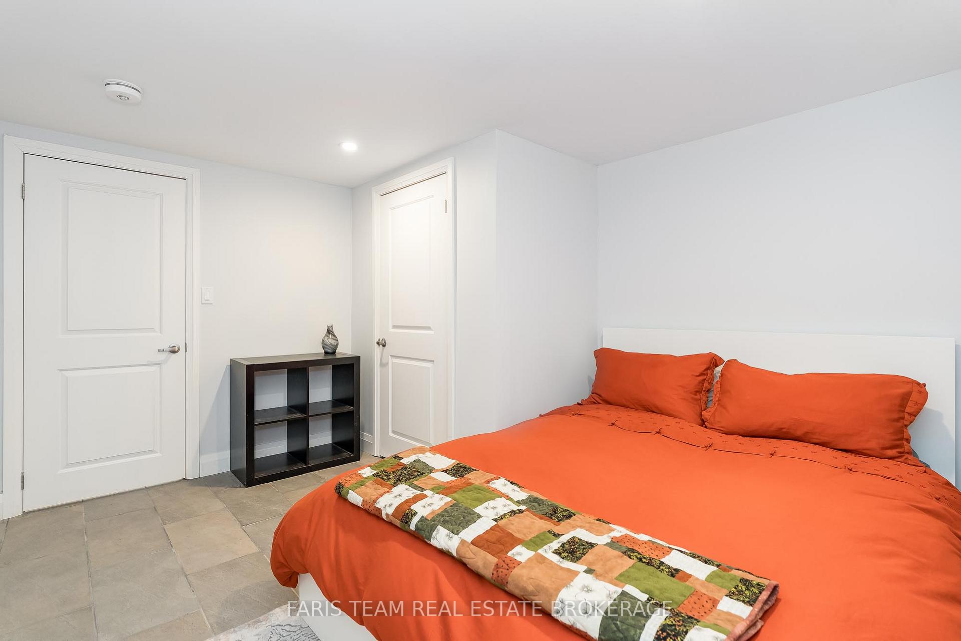 Photo 17 of 135 Gunn Street, Barrie, Wellington — HOMEH