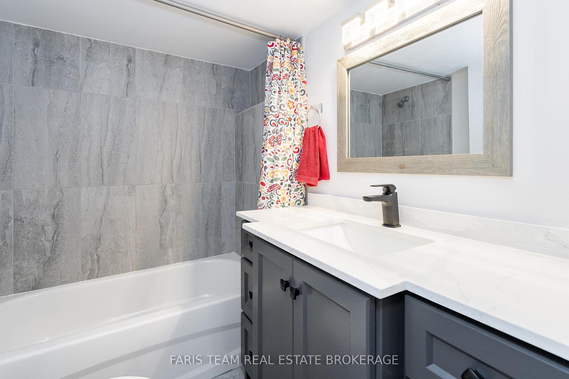 Photo 21 of 135 Gunn Street, Barrie, Wellington — HOMEH