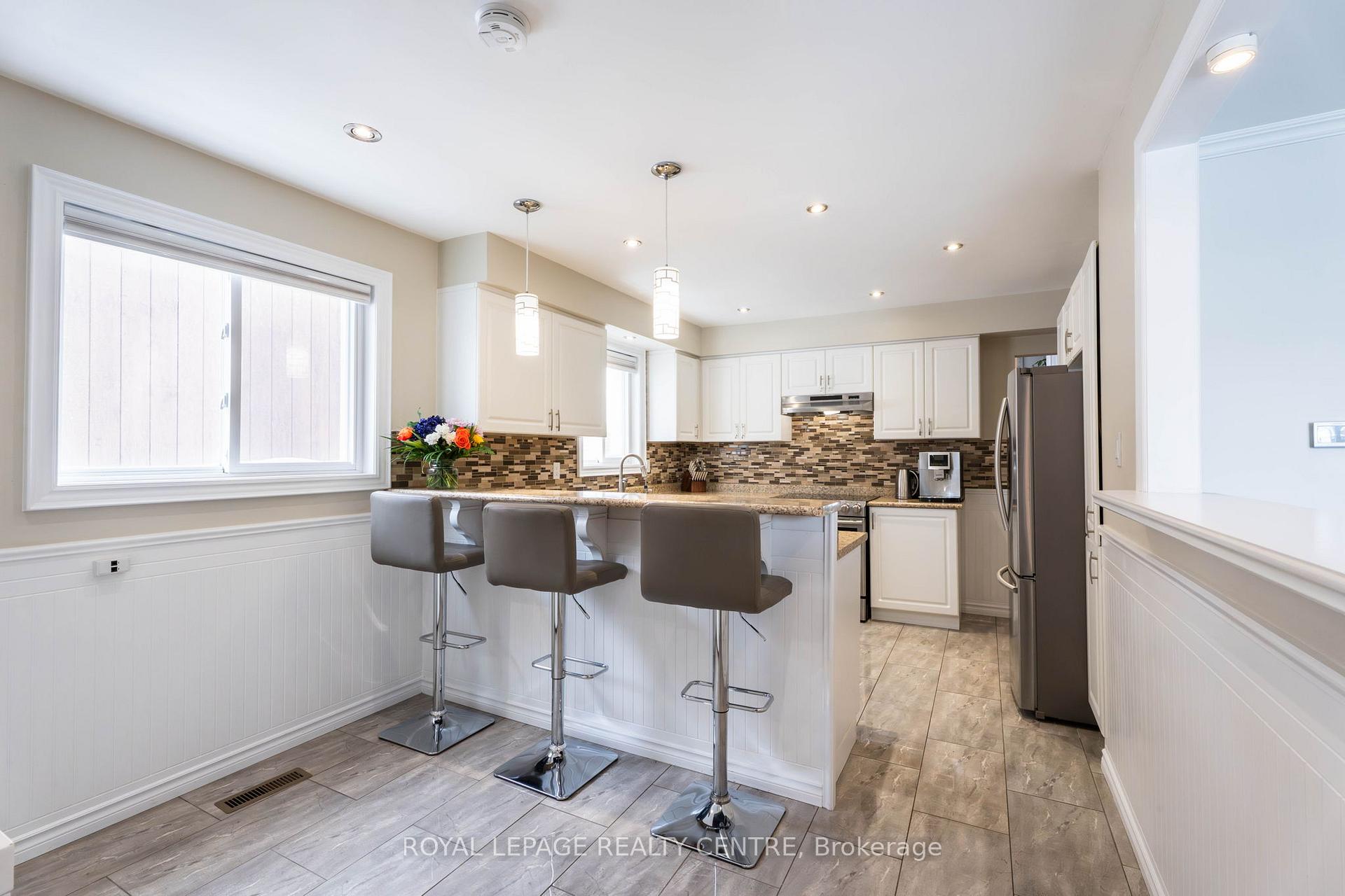 Photo 2 of 110 Simmons Boulevard, Brampton, Madoc — HOMEH