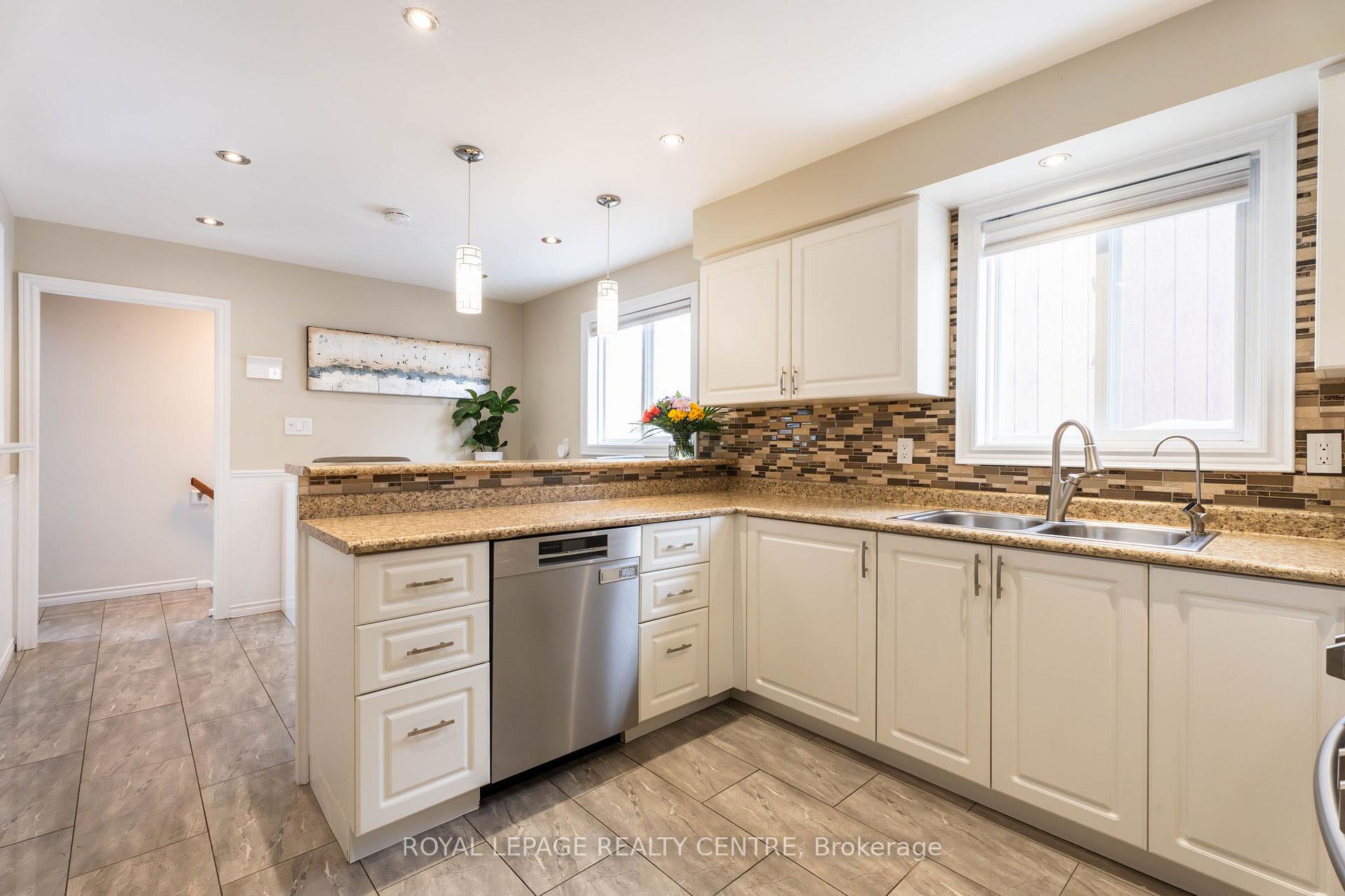 Photo 4 of 110 Simmons Boulevard, Brampton, Madoc — HOMEH