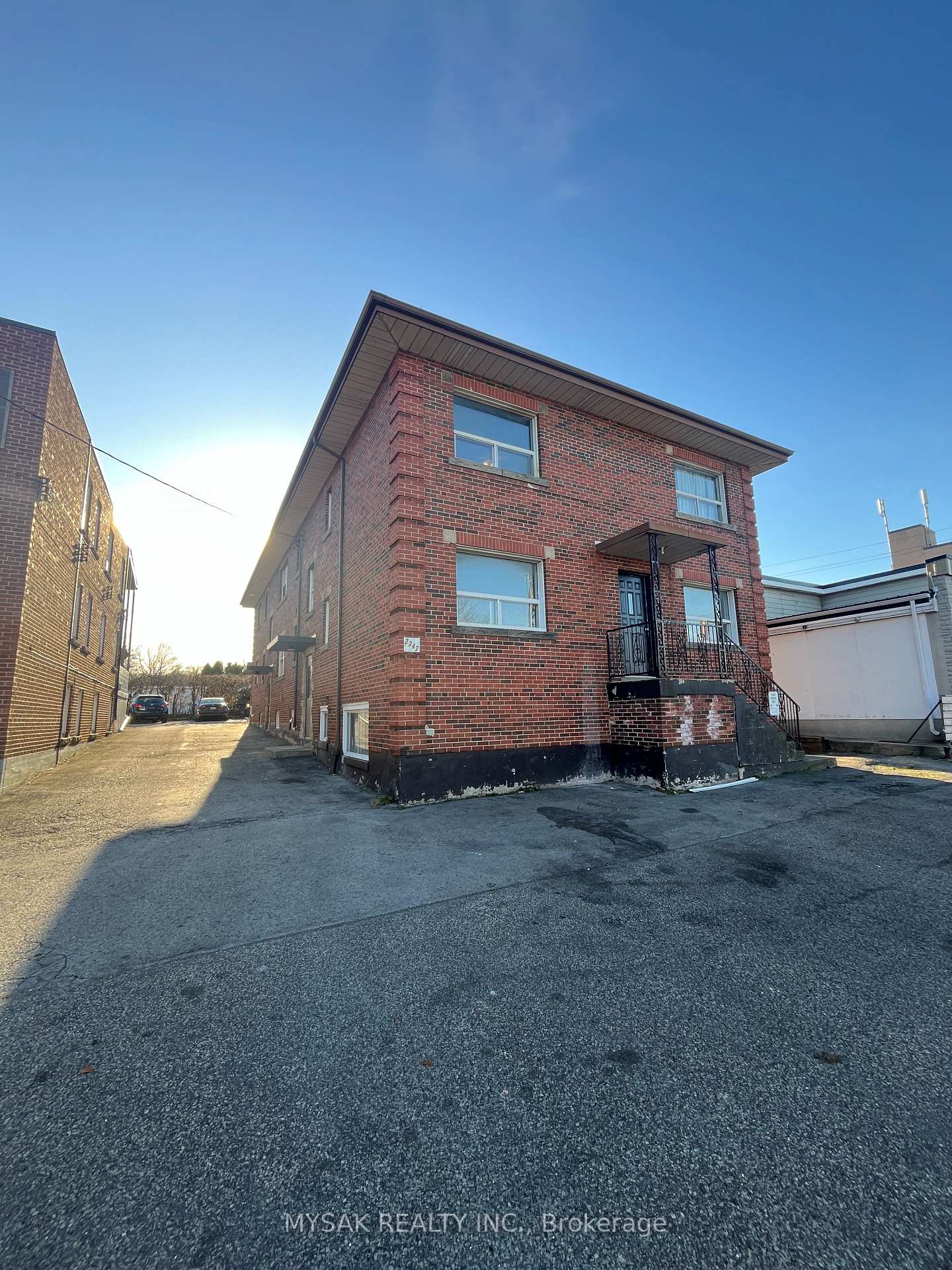 Photo 2 of 2342 King Street E, Hamilton, Glenview — HOMEH