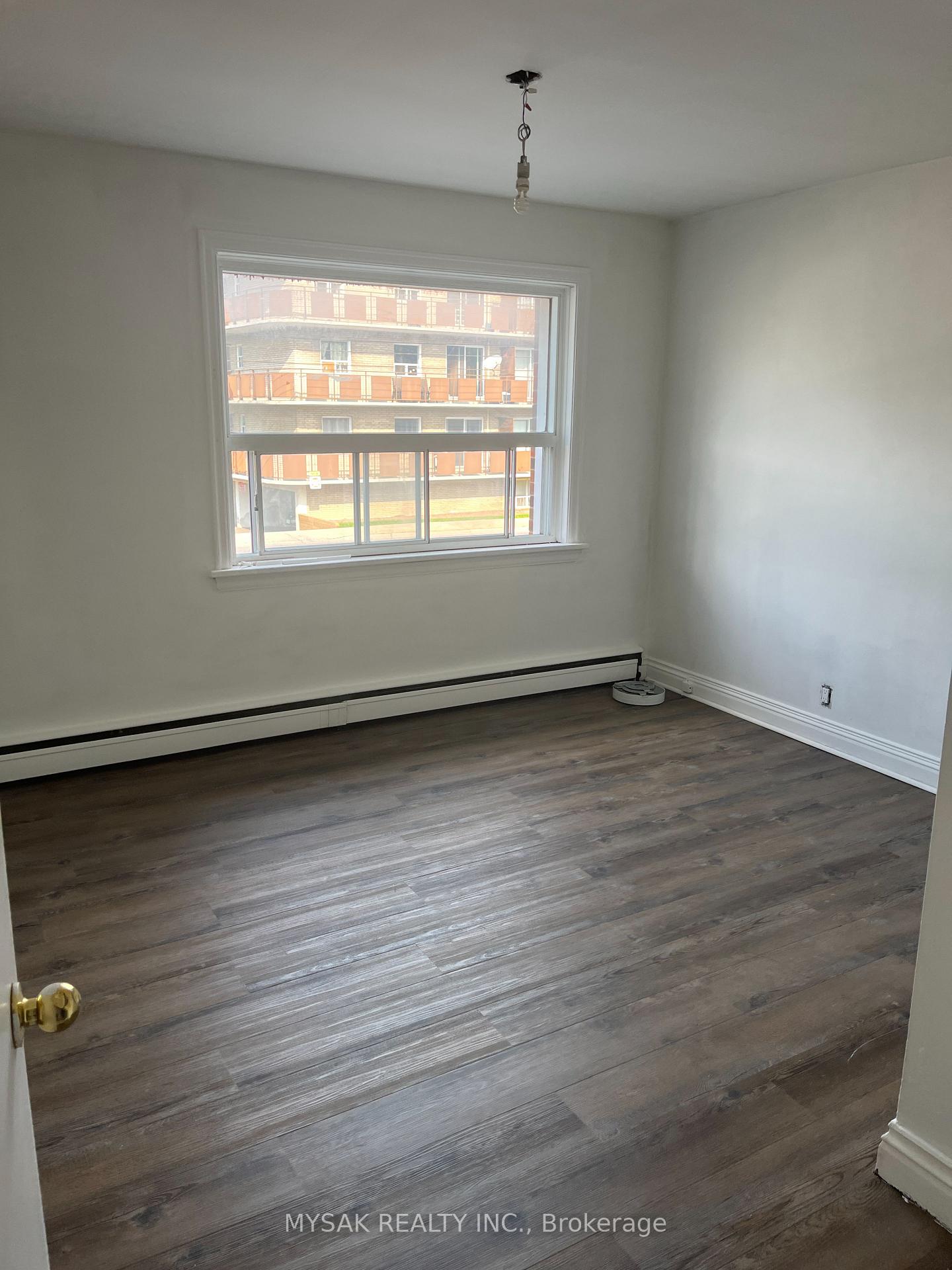 Photo 4 of 2342 King Street E, Hamilton, Glenview — HOMEH