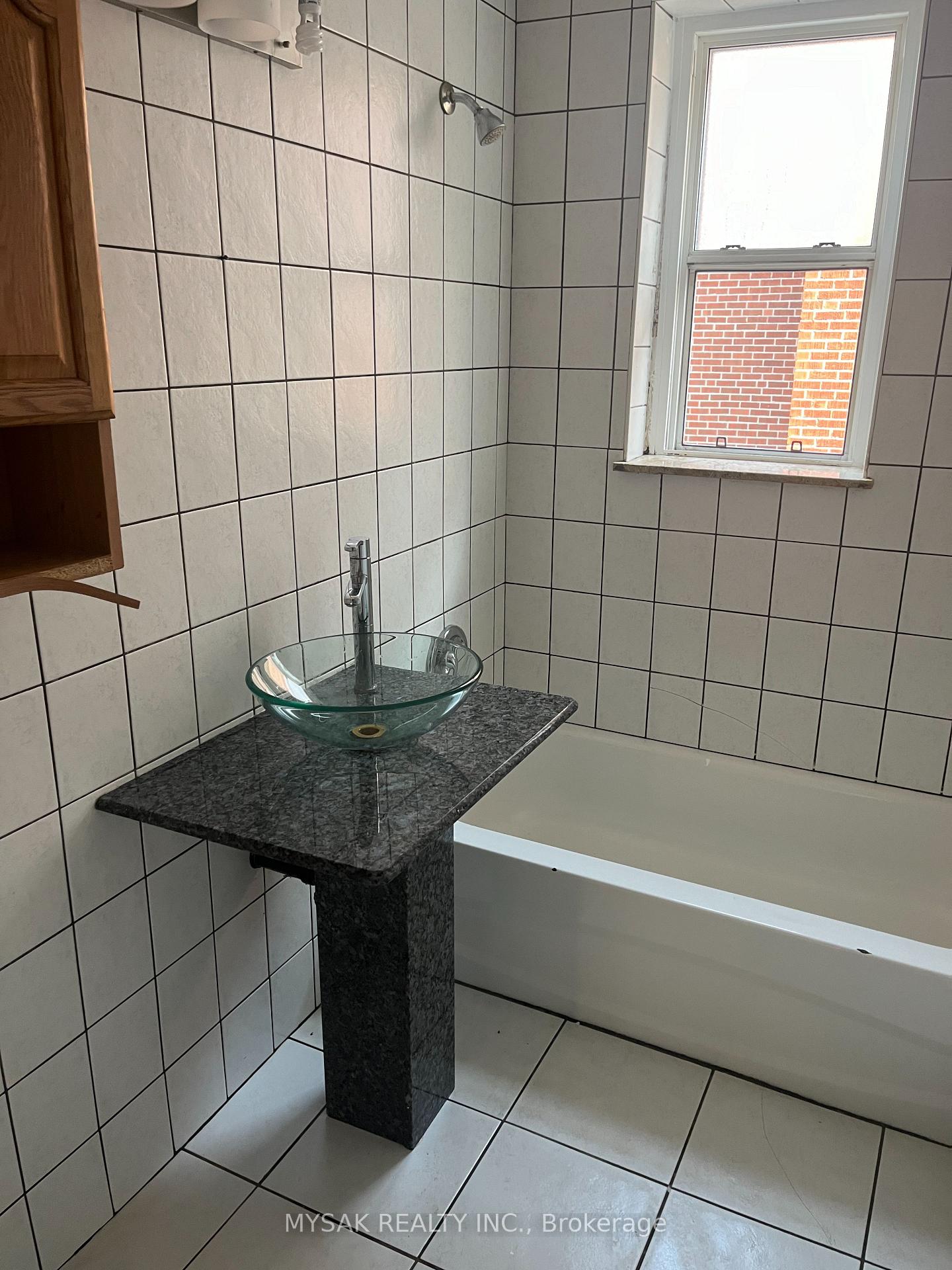 Photo 5 of 2342 King Street E, Hamilton, Glenview — HOMEH