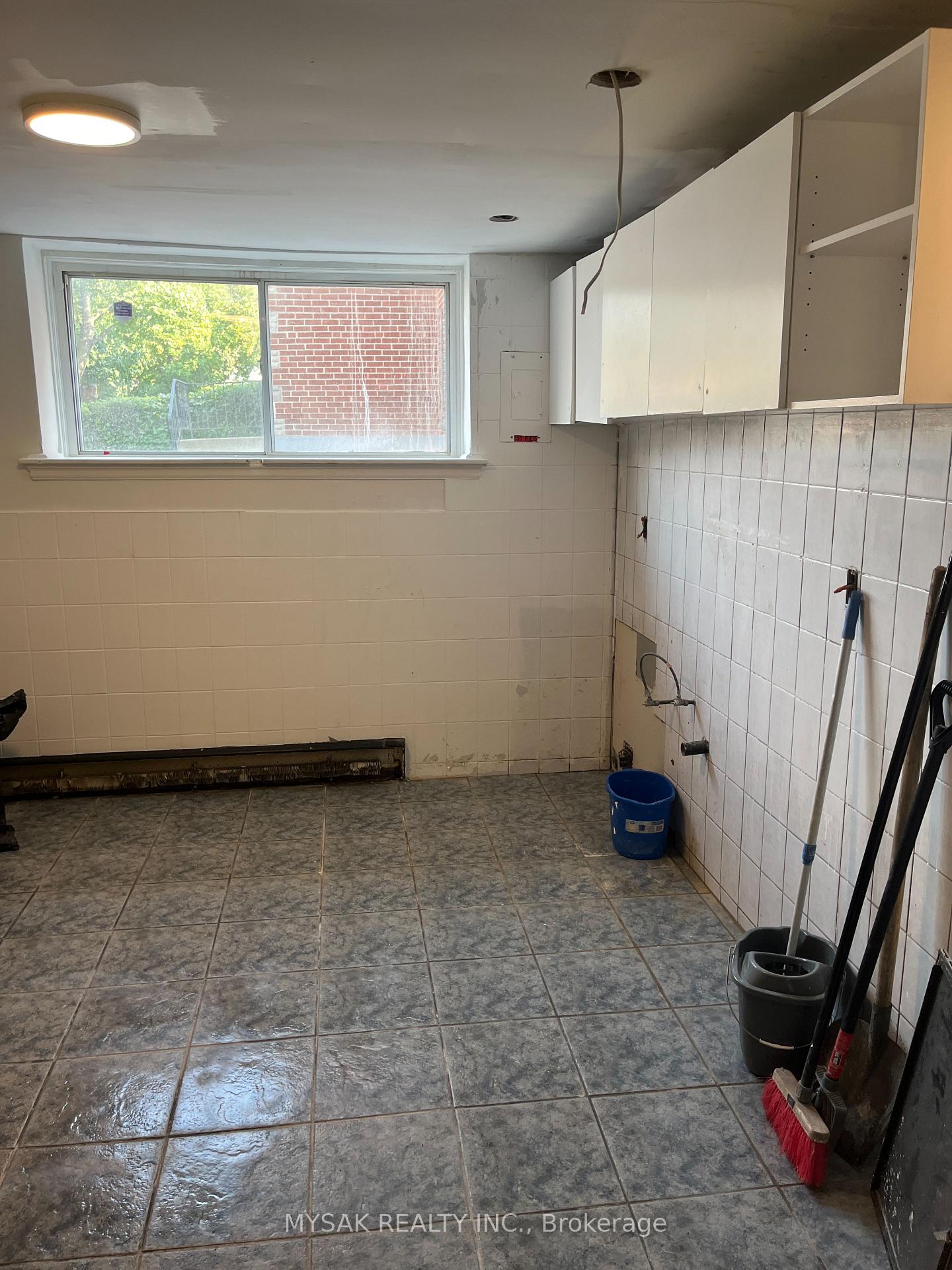 Photo 7 of 2342 King Street E, Hamilton, Glenview — HOMEH
