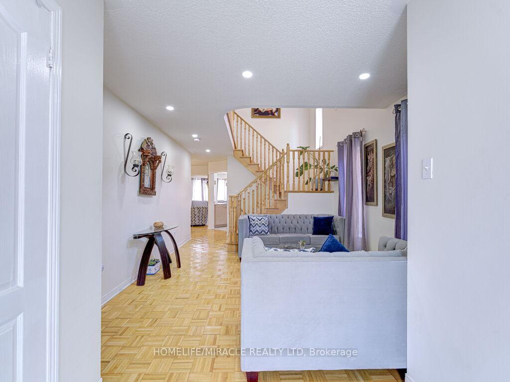 Photo 32 of 21 Tideland Drive, Brampton, Fletcher's Meadow — HOMEH