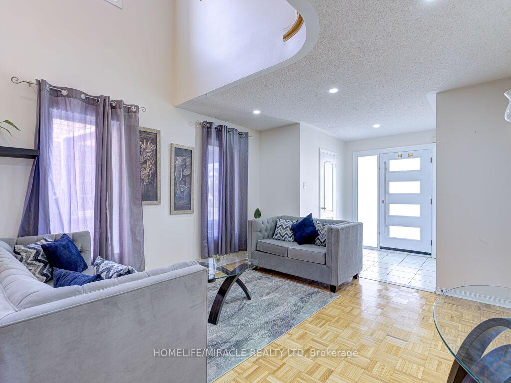 Photo 3 of 21 Tideland Drive, Brampton, Fletcher's Meadow — HOMEH