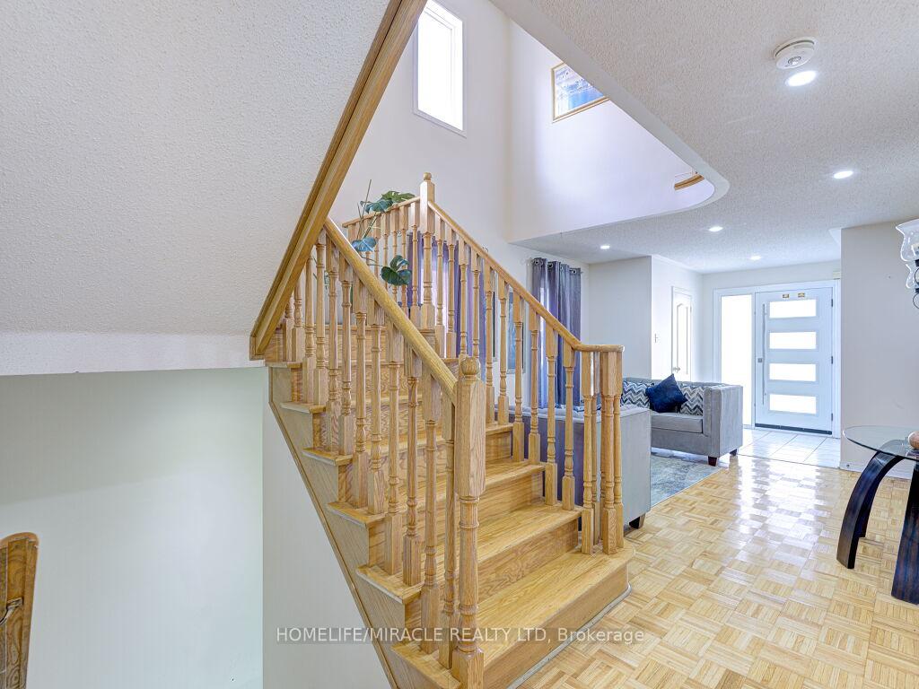 Photo 37 of 21 Tideland Drive, Brampton, Fletcher's Meadow — HOMEH