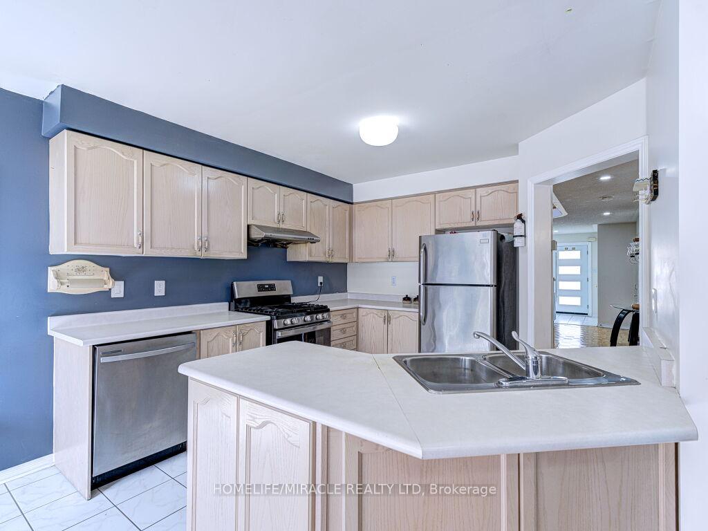 Photo 19 of 21 Tideland Drive, Brampton, Fletcher's Meadow — HOMEH