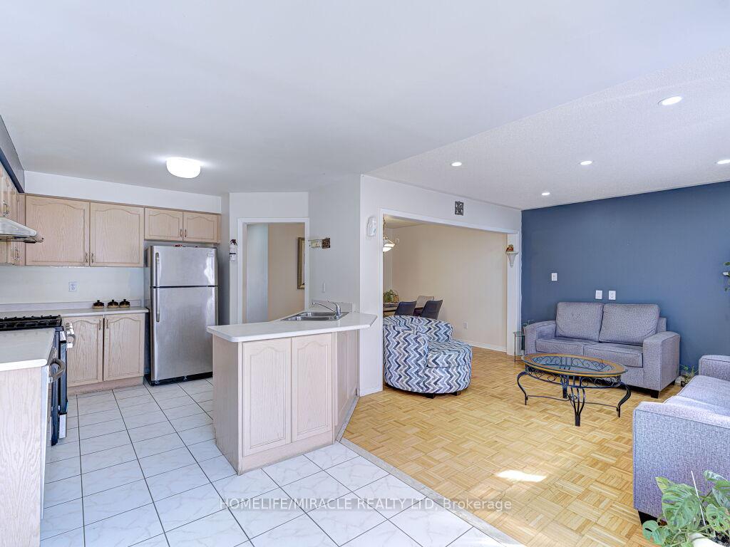 Photo 12 of 21 Tideland Drive, Brampton, Fletcher's Meadow — HOMEH