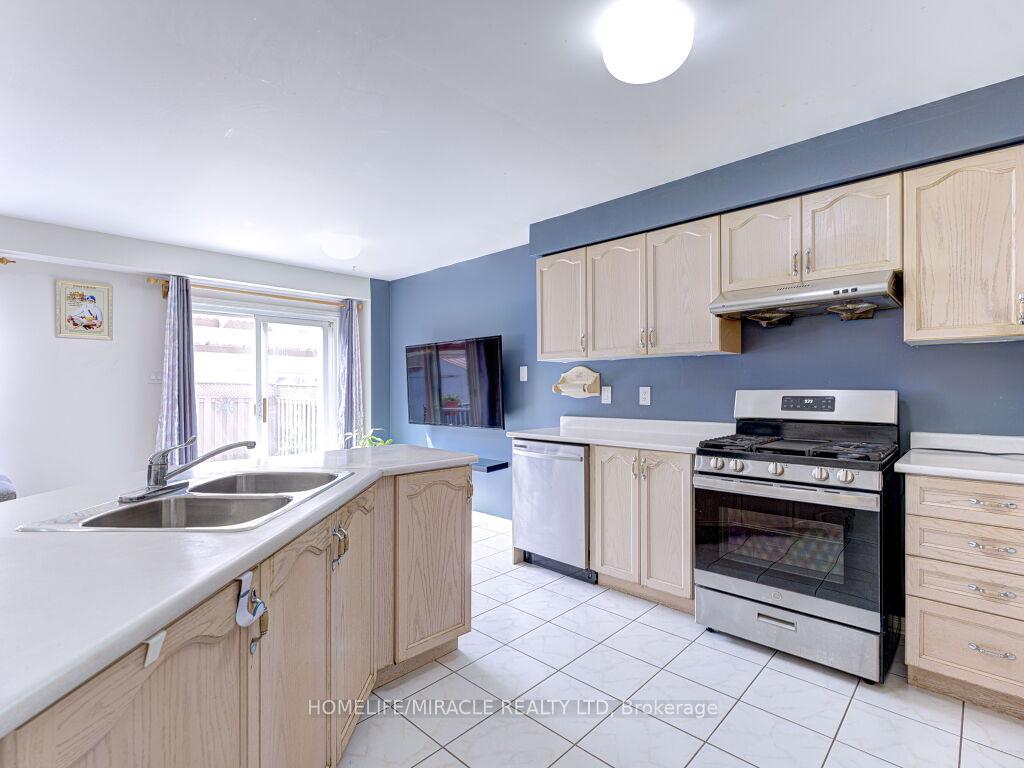 Photo 11 of 21 Tideland Drive, Brampton, Fletcher's Meadow — HOMEH