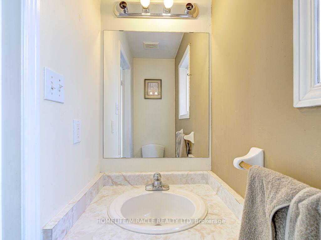 Photo 23 of 21 Tideland Drive, Brampton, Fletcher's Meadow — HOMEH