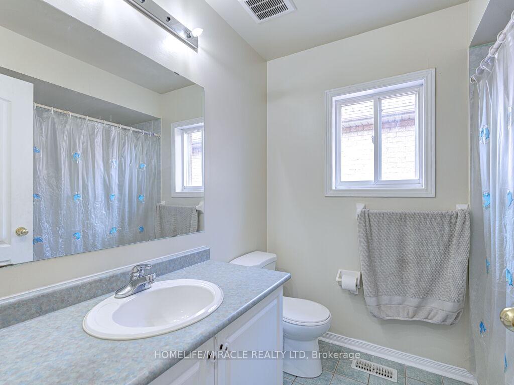 Photo 15 of 21 Tideland Drive, Brampton, Fletcher's Meadow — HOMEH