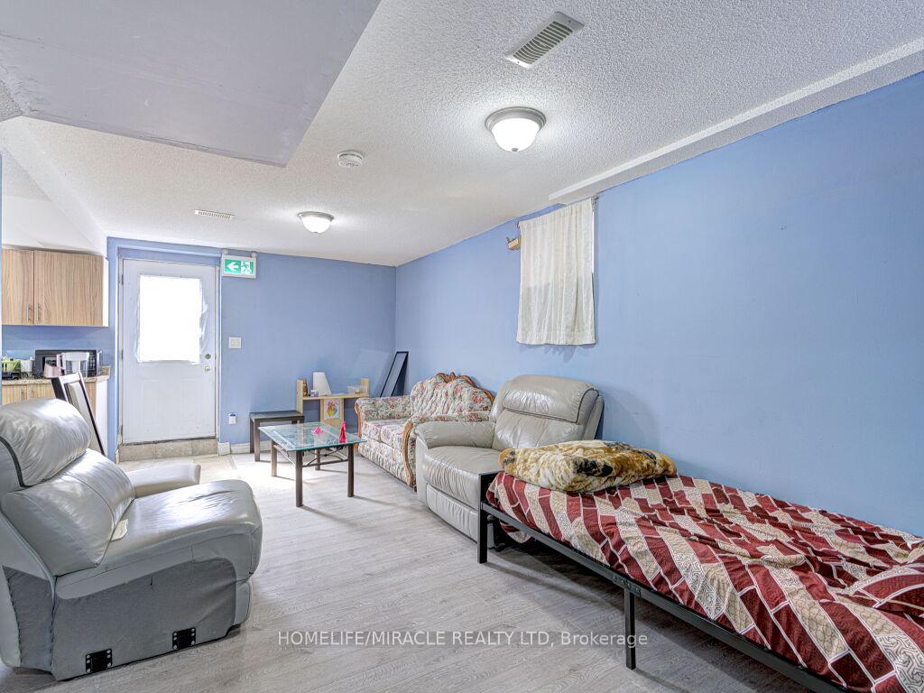 Photo 41 of 21 Tideland Drive, Brampton, Fletcher's Meadow — HOMEH