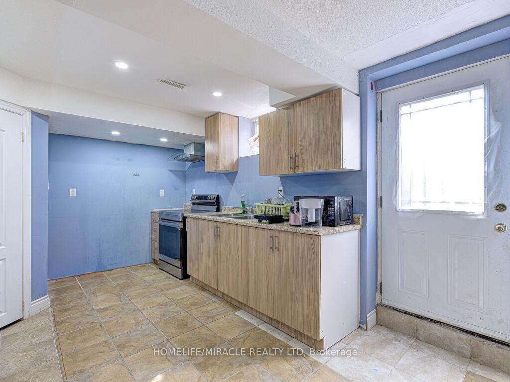 Photo 24 of 21 Tideland Drive, Brampton, Fletcher's Meadow — HOMEH
