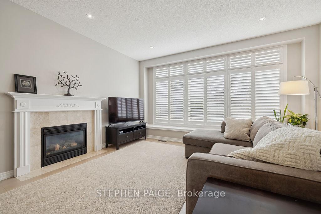 Photo 12 of 12 Moorland Crescent, Hamilton, Meadowlands — HOMEH