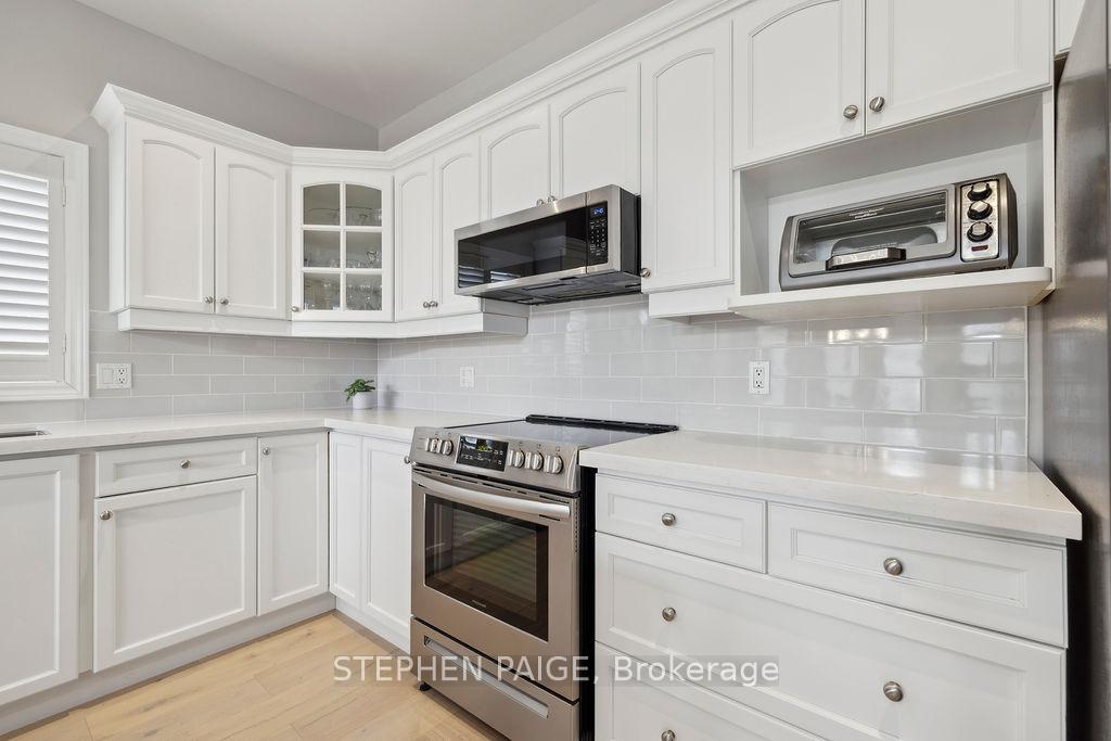Photo 15 of 12 Moorland Crescent, Hamilton, Meadowlands — HOMEH