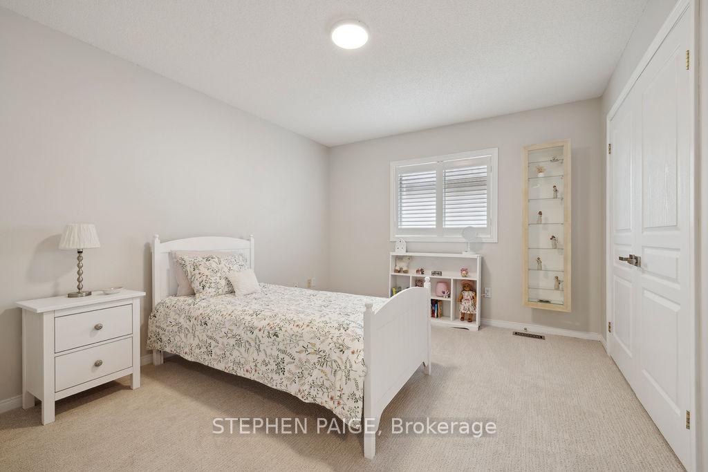 Photo 23 of 12 Moorland Crescent, Hamilton, Meadowlands — HOMEH