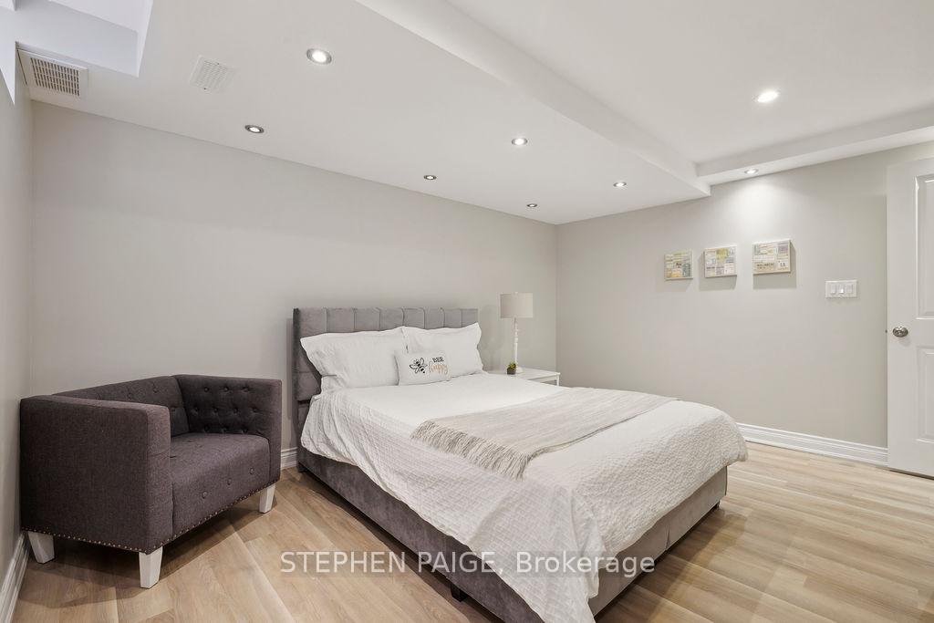 Photo 32 of 12 Moorland Crescent, Hamilton, Meadowlands — HOMEH