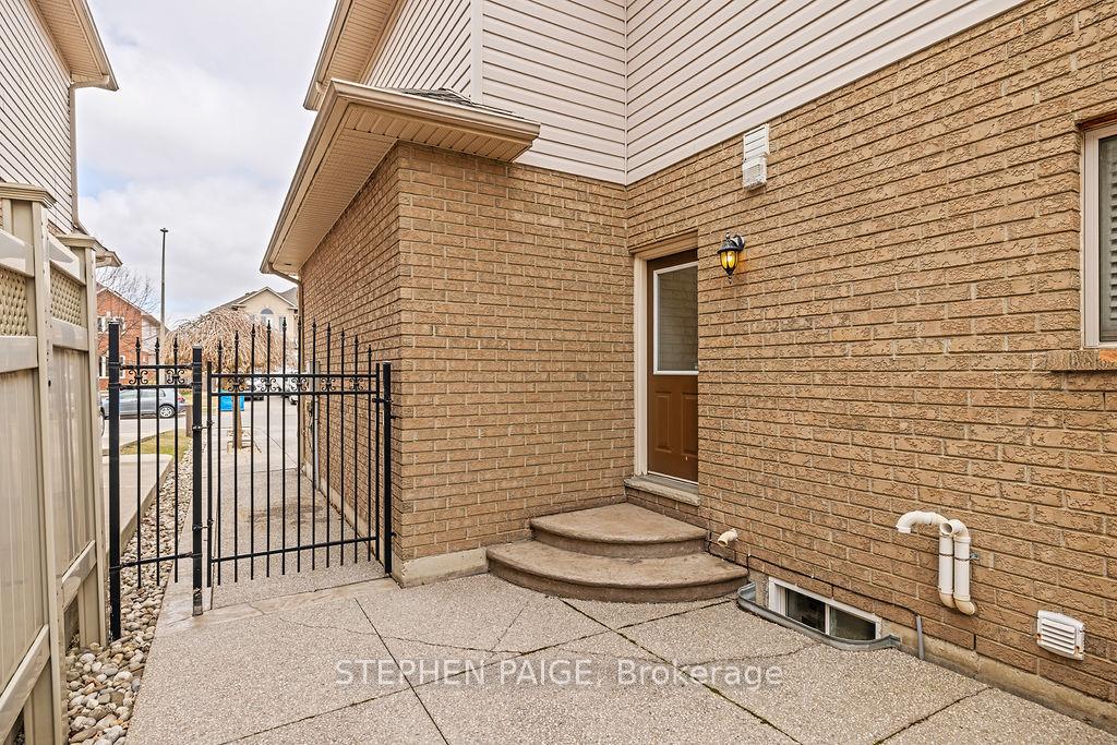Photo 40 of 12 Moorland Crescent, Hamilton, Meadowlands — HOMEH