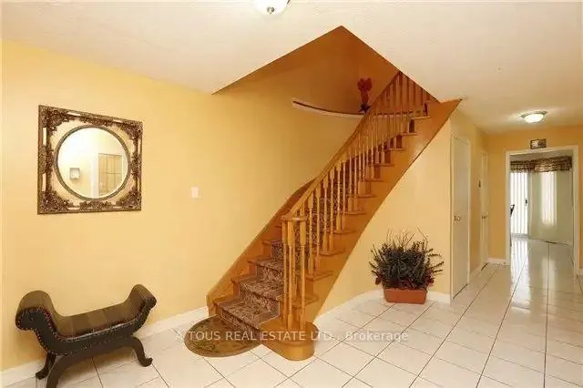 Photo 2 of 62 Candy Crescent, Brampton, Northwood Park — HOMEH