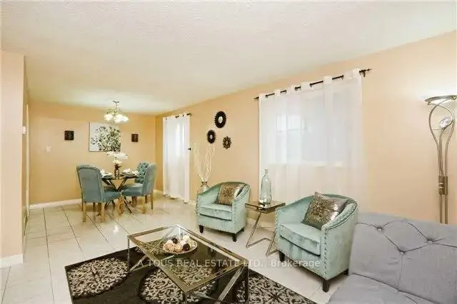Photo 4 of 62 Candy Crescent, Brampton, Northwood Park — HOMEH