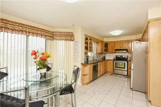 Photo 6 of 62 Candy Crescent, Brampton, Northwood Park — HOMEH