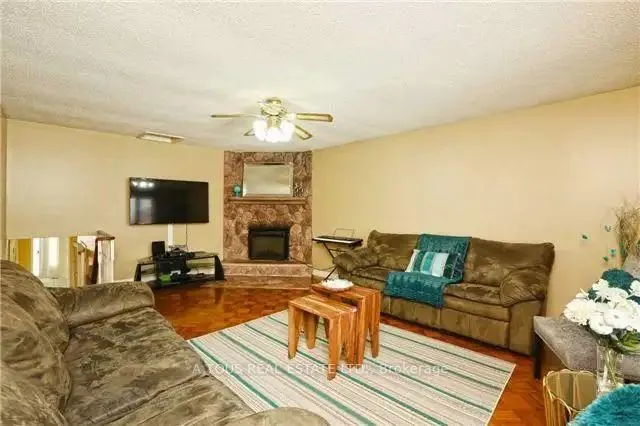 Photo 7 of 62 Candy Crescent, Brampton, Northwood Park — HOMEH