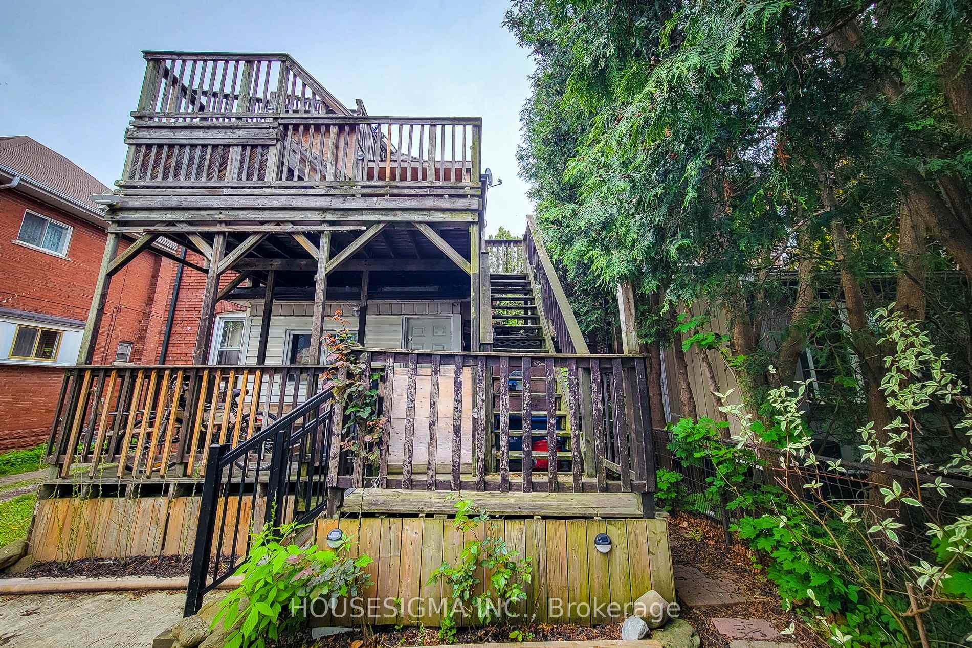 Photo 3 of 46 Ottawa Street S, Hamilton, Delta — HOMEH