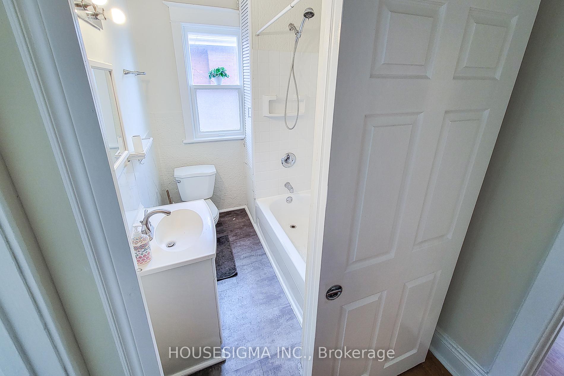 Photo 20 of 46 Ottawa Street S, Hamilton, Delta — HOMEH