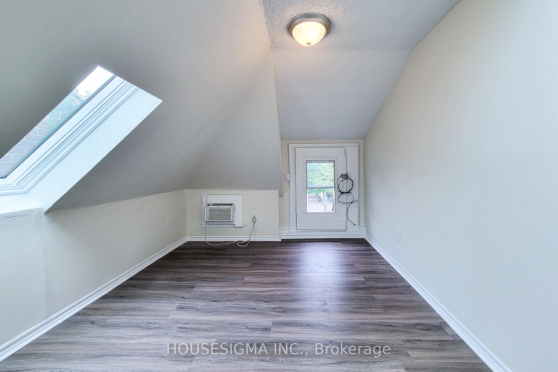 Photo 31 of 46 Ottawa Street S, Hamilton, Delta — HOMEH