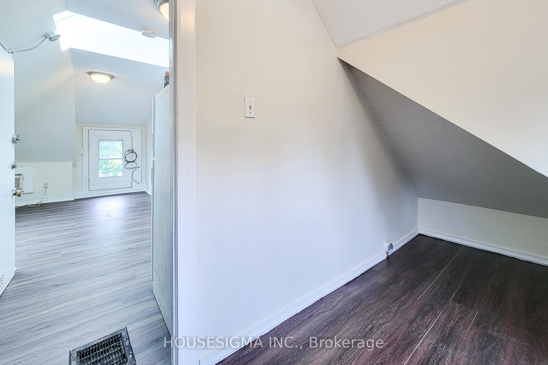 Photo 33 of 46 Ottawa Street S, Hamilton, Delta — HOMEH