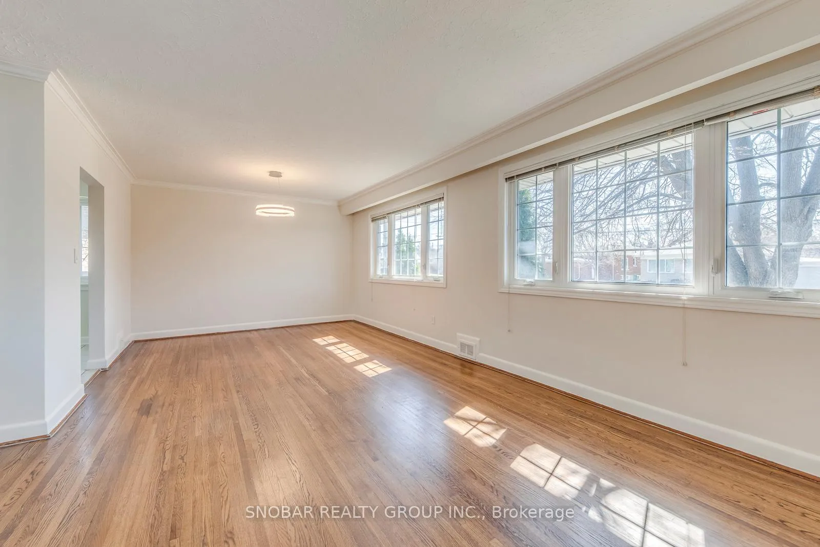 Photo 5 of 7 Golfwood Heights, Etobicoke, Kingsview Village-The Westway — HOMEH