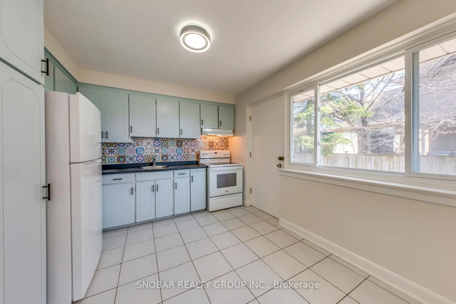 Photo 8 of 7 Golfwood Heights, Etobicoke, Kingsview Village-The Westway — HOMEH