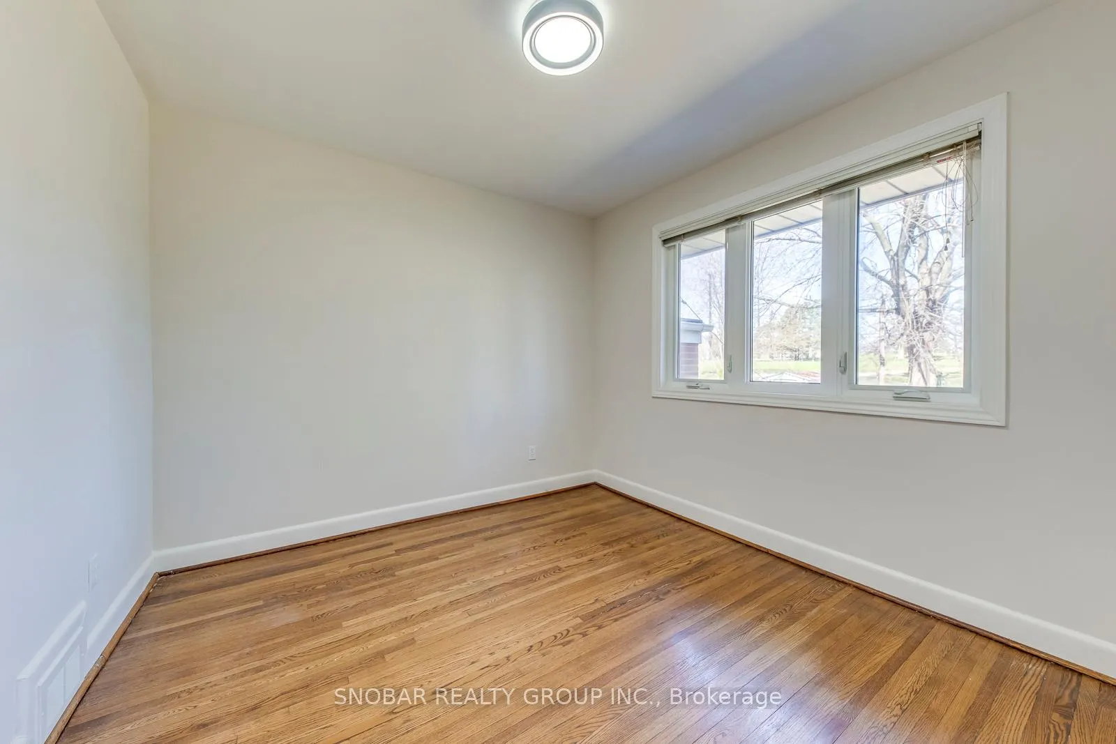 Photo 12 of 7 Golfwood Heights, Etobicoke, Kingsview Village-The Westway — HOMEH