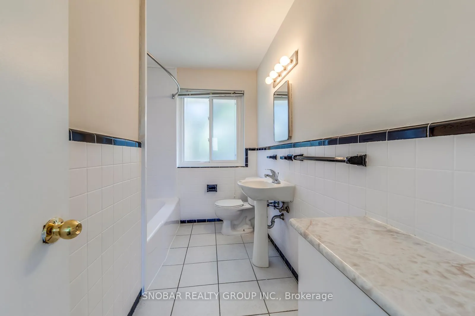Photo 14 of 7 Golfwood Heights, Etobicoke, Kingsview Village-The Westway — HOMEH