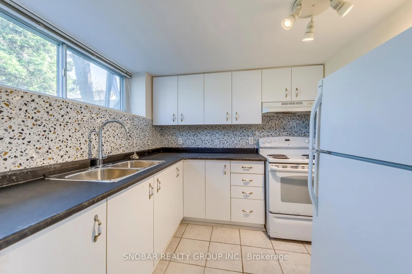 Photo 22 of 7 Golfwood Heights, Etobicoke, Kingsview Village-The Westway — HOMEH