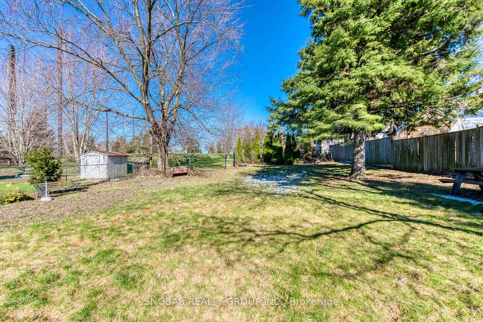 Photo 25 of 7 Golfwood Heights, Etobicoke, Kingsview Village-The Westway — HOMEH