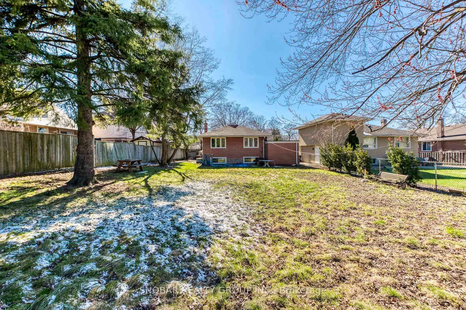 Photo 27 of 7 Golfwood Heights, Etobicoke, Kingsview Village-The Westway — HOMEH