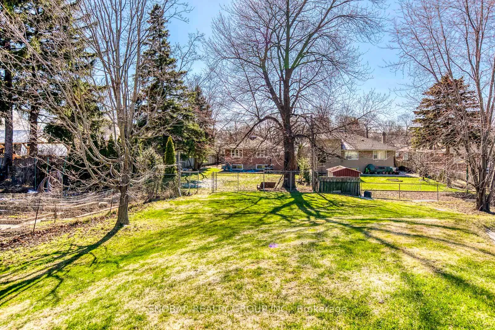 Photo 29 of 7 Golfwood Heights, Etobicoke, Kingsview Village-The Westway — HOMEH