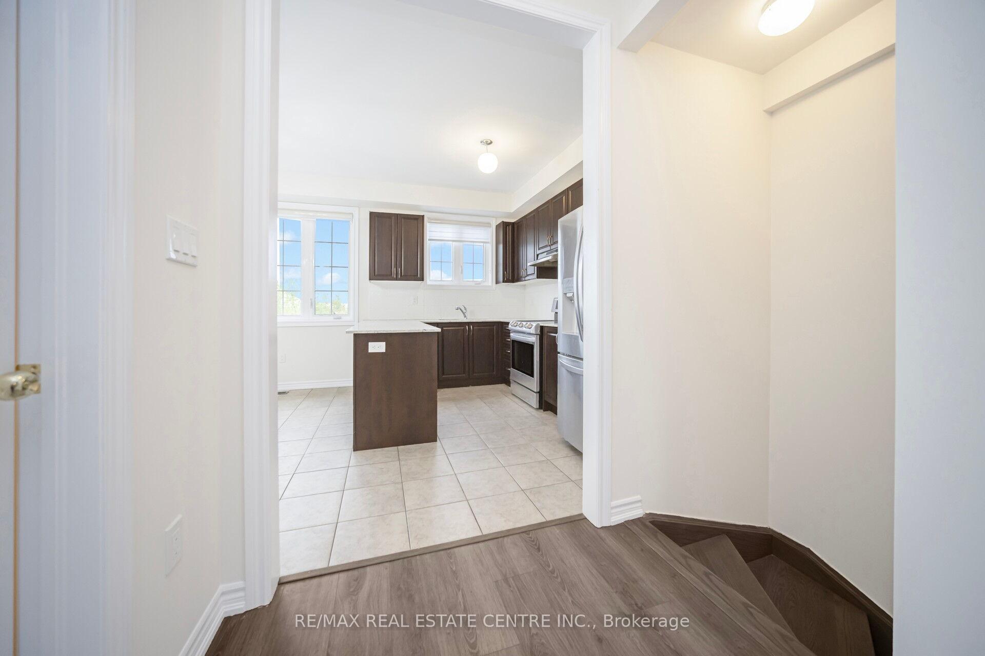 Photo 15 of 26 Miami Grove, Brampton, Heart Lake East — HOMEH