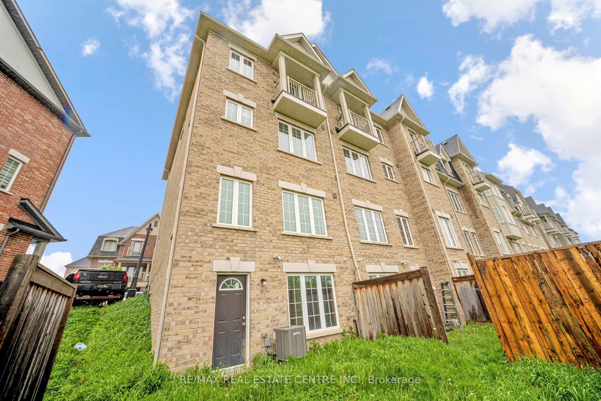 Photo 49 of 26 Miami Grove, Brampton, Heart Lake East — HOMEH