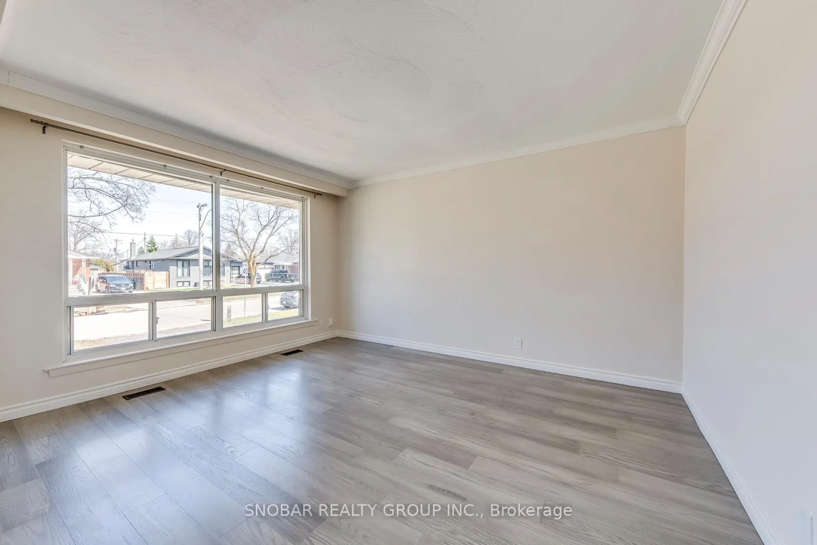 Photo 3 of 82 Celestine Drive, Etobicoke, Willowridge-Martingrove-Richview — HOMEH