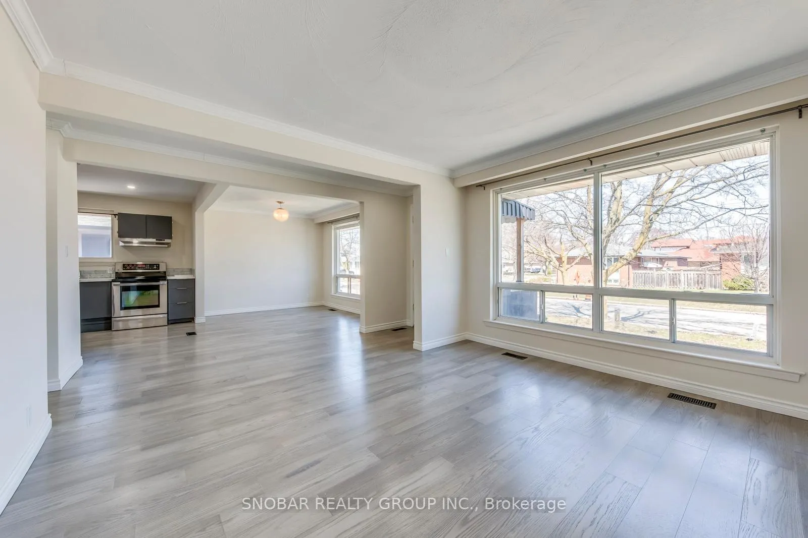 Photo 4 of 82 Celestine Drive, Etobicoke, Willowridge-Martingrove-Richview — HOMEH