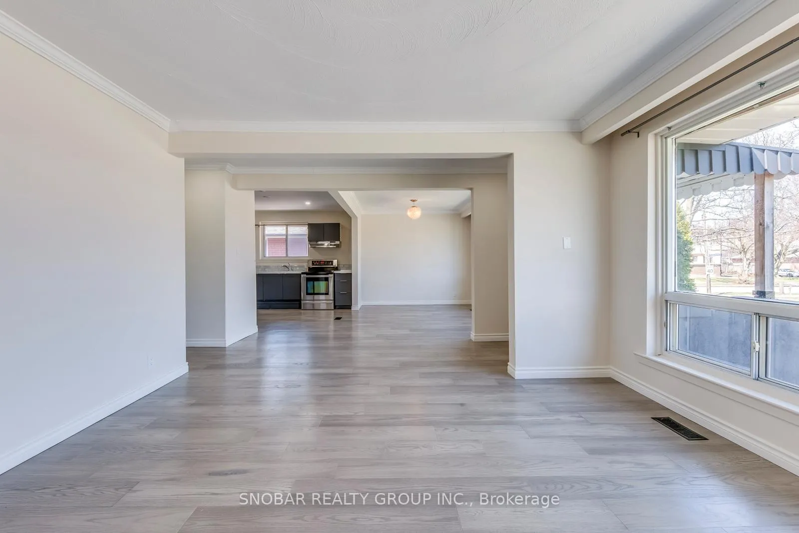 Photo 5 of 82 Celestine Drive, Etobicoke, Willowridge-Martingrove-Richview — HOMEH