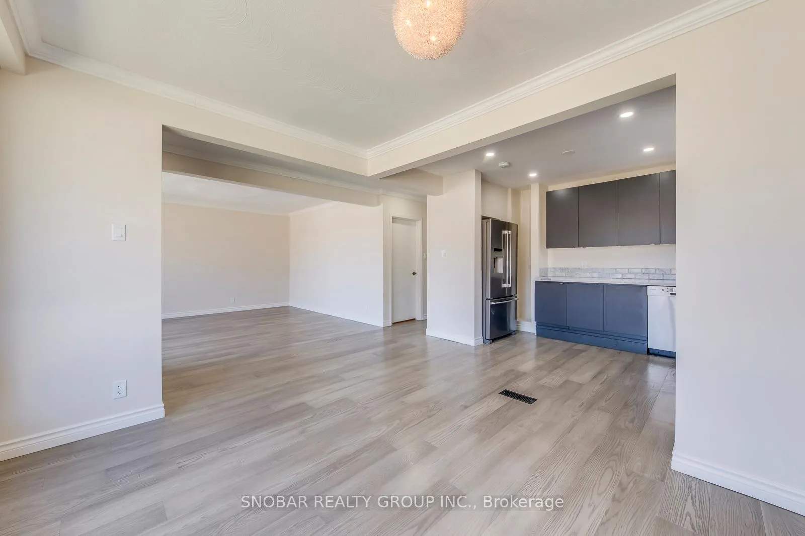 Photo 7 of 82 Celestine Drive, Etobicoke, Willowridge-Martingrove-Richview — HOMEH