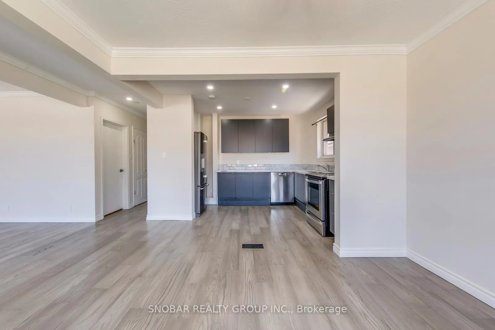 Photo 8 of 82 Celestine Drive, Etobicoke, Willowridge-Martingrove-Richview — HOMEH