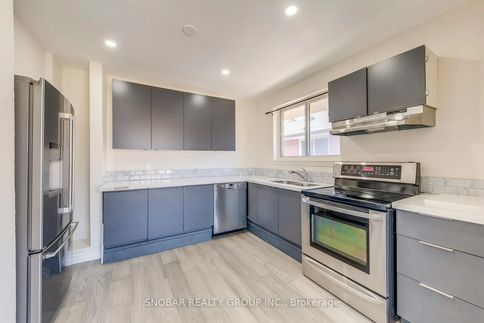 Photo 9 of 82 Celestine Drive, Etobicoke, Willowridge-Martingrove-Richview — HOMEH