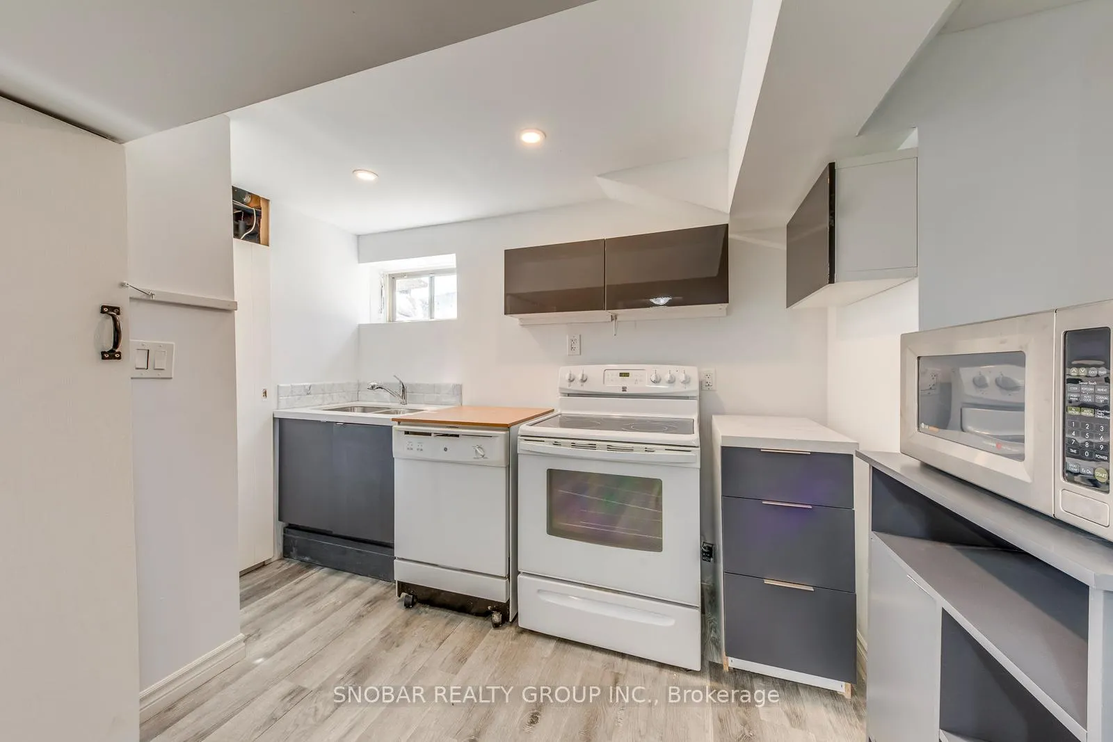 Photo 20 of 82 Celestine Drive, Etobicoke, Willowridge-Martingrove-Richview — HOMEH