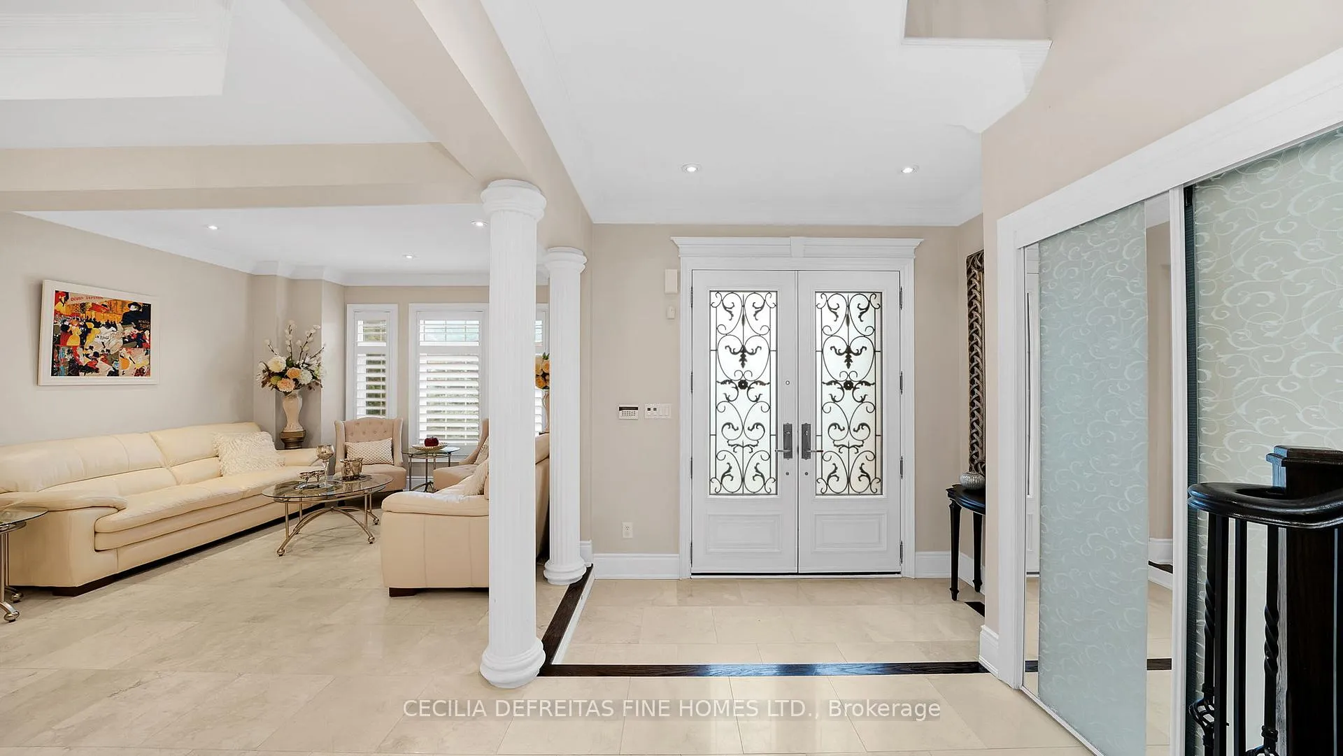 Photo 3 of 328 St. Urbain Drive, Vaughan, Vellore Village — HOMEH