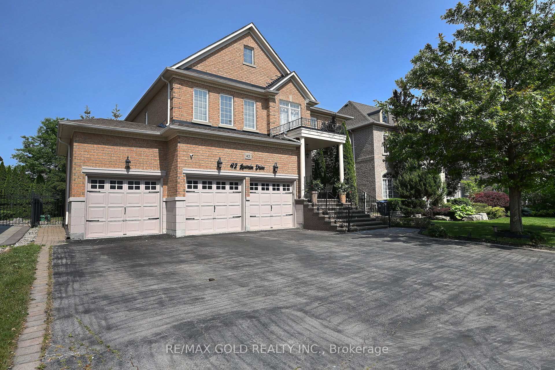 Front of 42 Louvain Drive